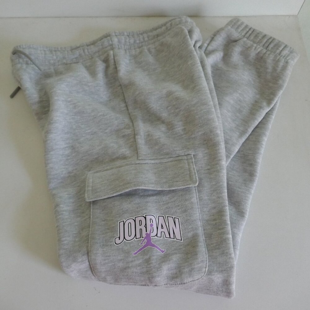 NWT Jordan jumpman girls cargo pocket sweatpants joggers light gray size L
